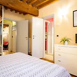 Antica Piazza Apartment By Tuscanywego